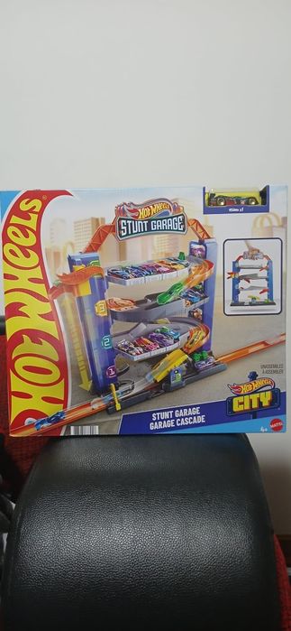 Garagem Hot Wheels com carrinho