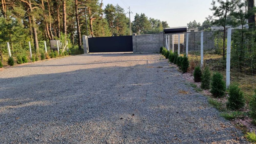 Продам ділянку під комерцію  . Сарни . Варшавська траса . Фасад