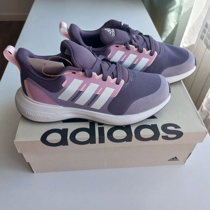 Кросівки adidas 36,5