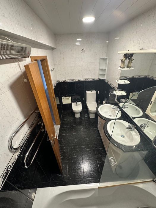 Quarto mobiliado p casal ou familiares na Moita prox. Câmara municipal