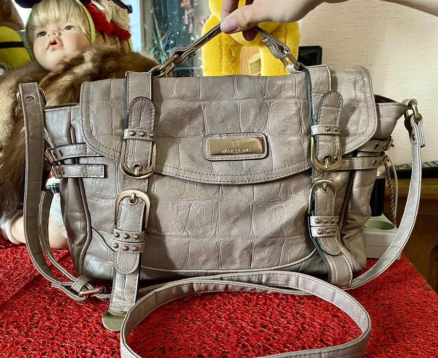 Брендовая кожаная сумка на длинном ремне River Island