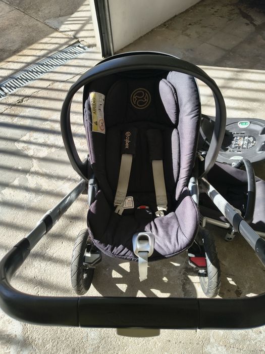 Carrinho Quinny e babycock Cybex com base