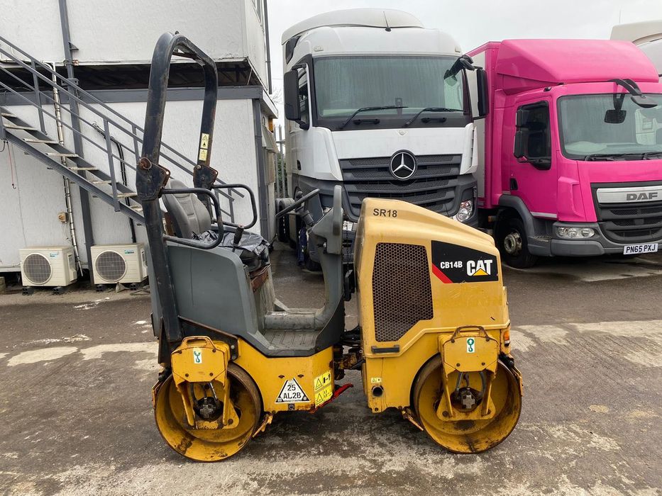 Walec wibracyjny Cat CB 14 B