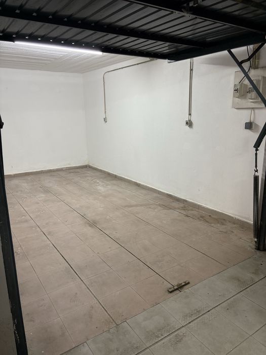 Garagem zona sossegada