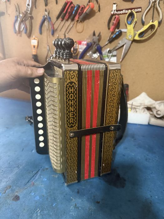 Harmonio 4a voz com 4 registos Modelo Wiener 114C