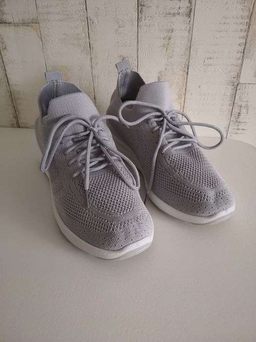 Buty sportowe - bardzo wygodne - roz. 38 Praktycznie nowe.