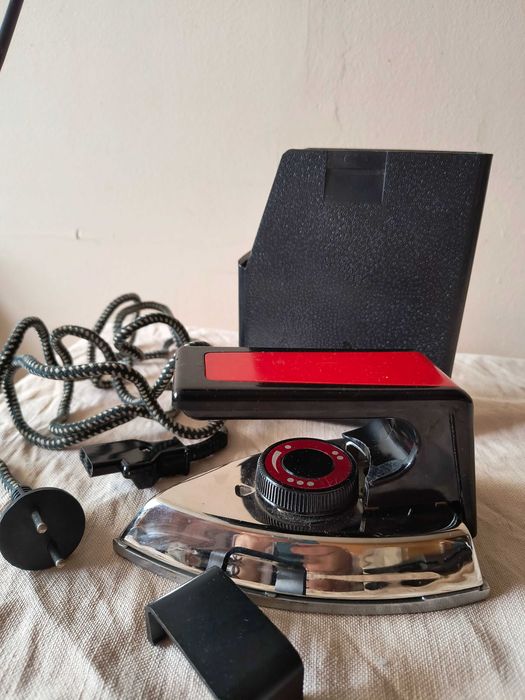 Żelazko turystyczne z czasów PRL