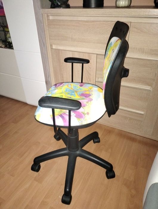 Obrotowy fotel w ksiezniczki