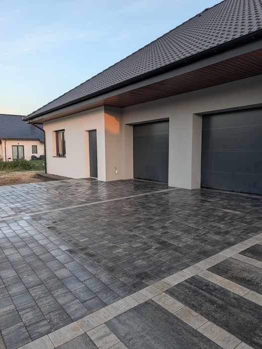 Brukarstwo | Ścieżki | Tarasy | Podjazdy | Równanie terenu | Odwodnienia, studnie, drenaże | Mycie kostki | Szybkie terminy realizacji