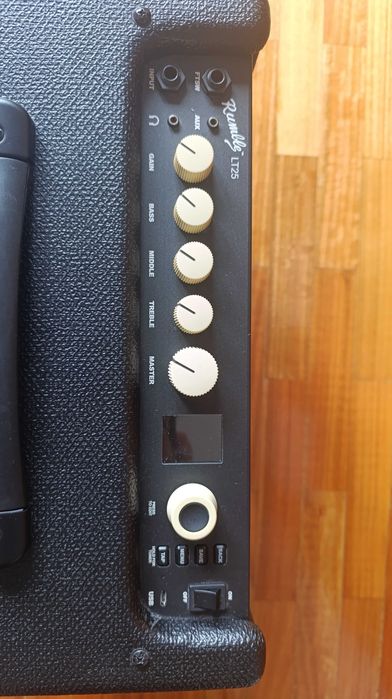 Amplificador de Baixo Fender Rumble LT25