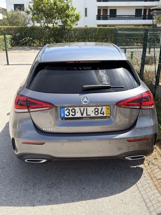 Mercedes A 180 AMG cinza rato