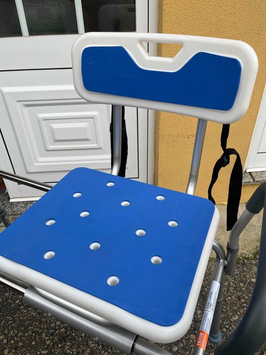 Cadeira de chuveiro deslizante - ótima condição, como novo