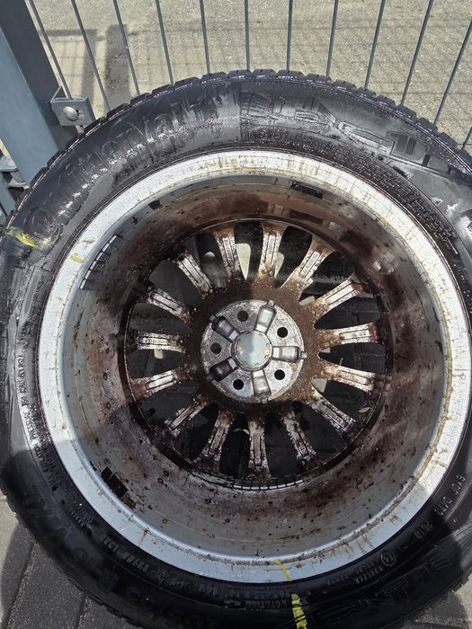 Felgi Alfa Romeo  z oponami wielosezonowymi Continental