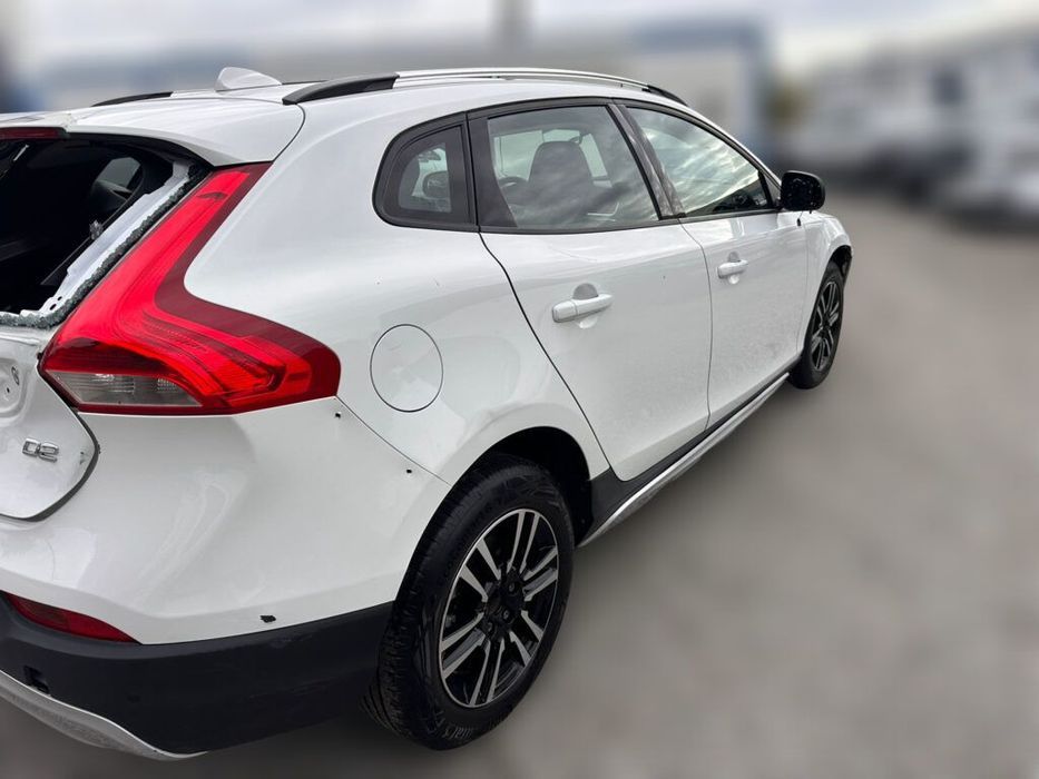 Volvo V40 Cross Country 2.0 D2 de 2017 para peças