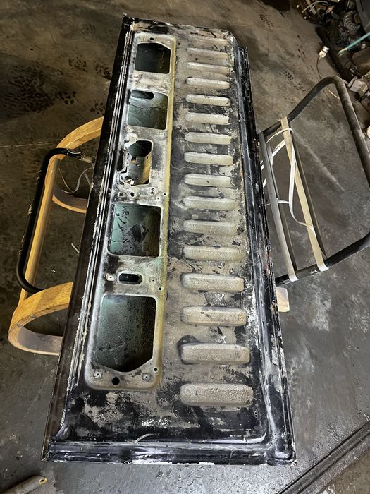 Tylna burta Mitsubishi L200 model z lat 1996 do 2006