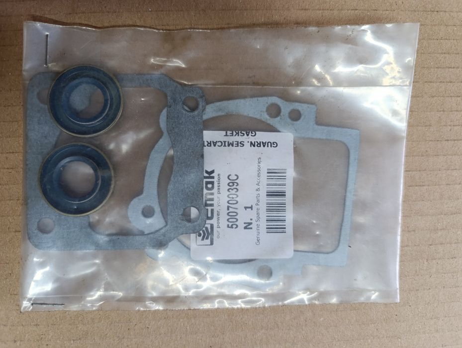 Деталі для OLEO-MAC 947 НОВІ!