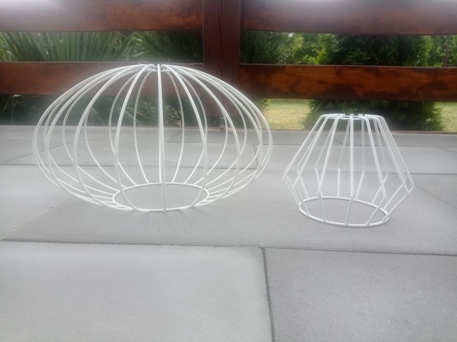 Klosze białe druciane 2 sztuki.