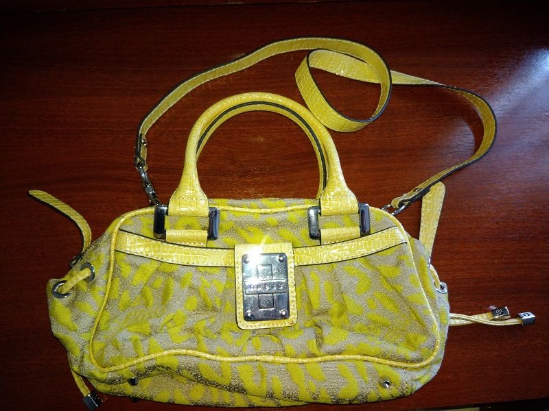 GUESS - Carteira Amarela com alça