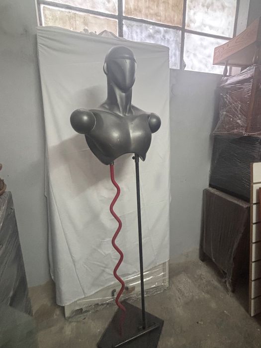 manequim vintage com busto estsdo razoavel .