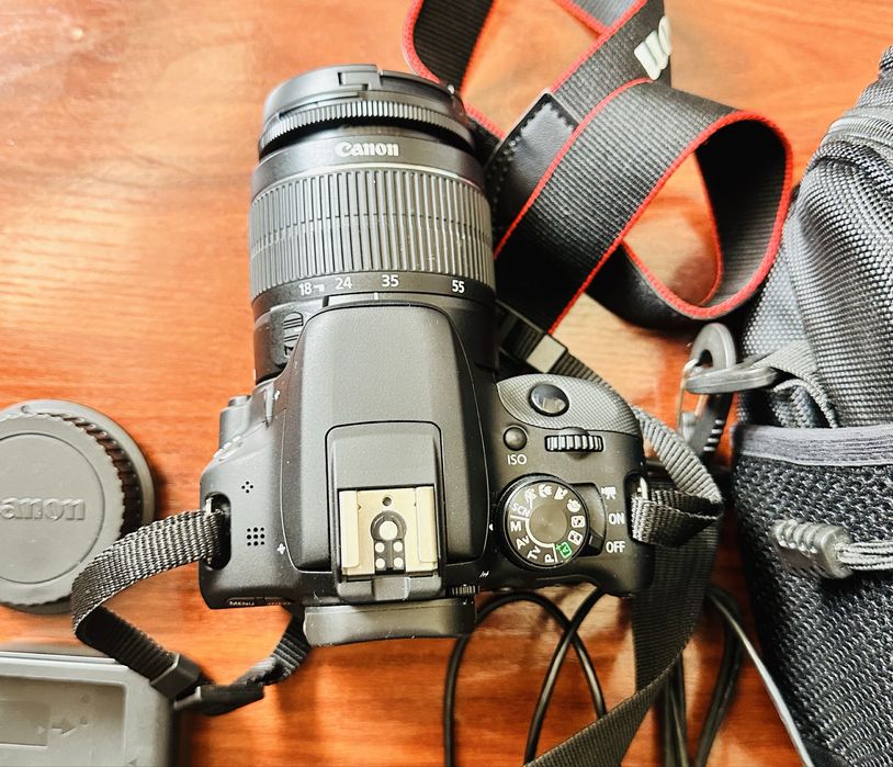 CANON  EOS 100D.