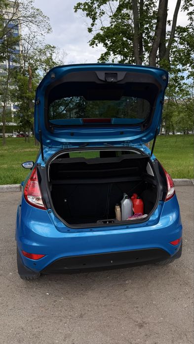 Ford Fiesta 1.6 бензин | 2013 | яскравий синій колір