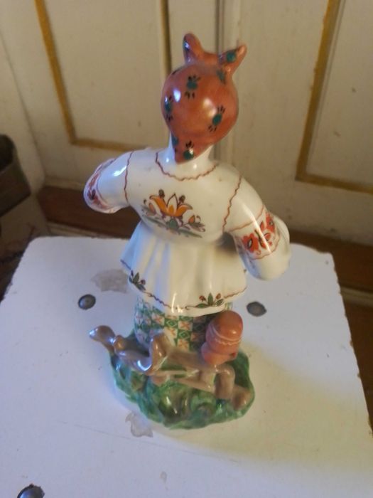 Фарфоровая статуэтка Солоха экспортный вариант