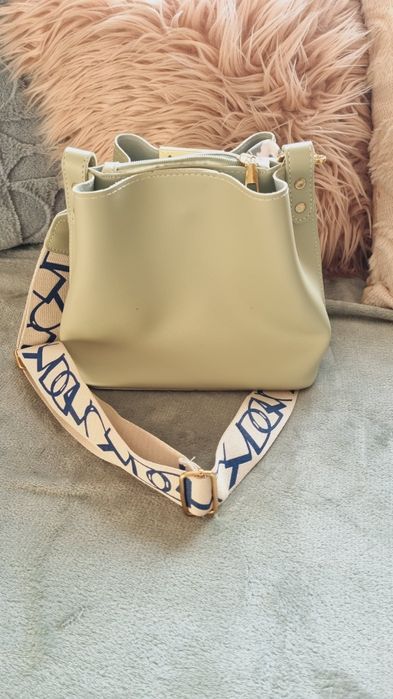 Zielona, pistacjowa torebka 2 paski.