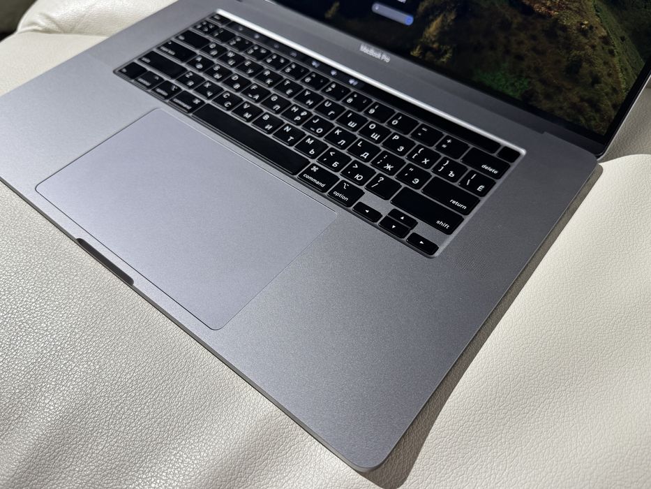 MacBook Pro 16" 2019 Intel i9 16GB 1TB AMD Radeon Pro Space Gray