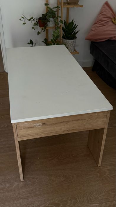 Mesa de centro com baú