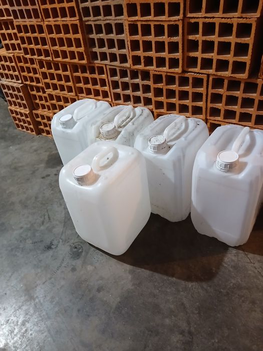 15 garrrafoes de 10 litros