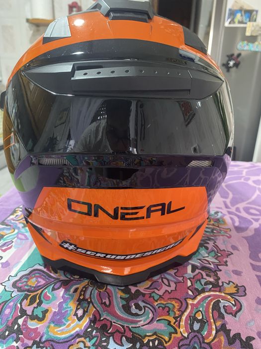 Capacete oneal laranja e preto