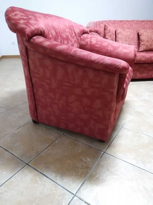 Sofá de 3 lugares (c/ cama articulada) + 2 individuais, em tecido