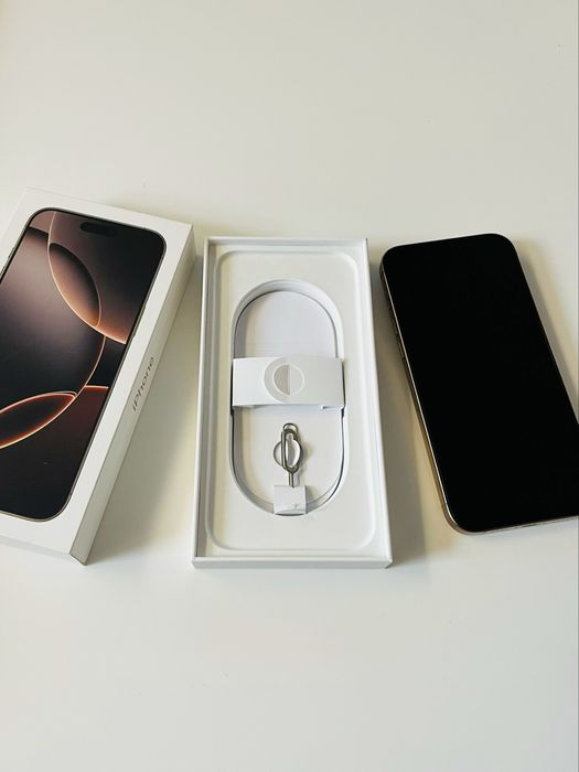 iPhone 16 Pro Max dourado titânio com 256 GB