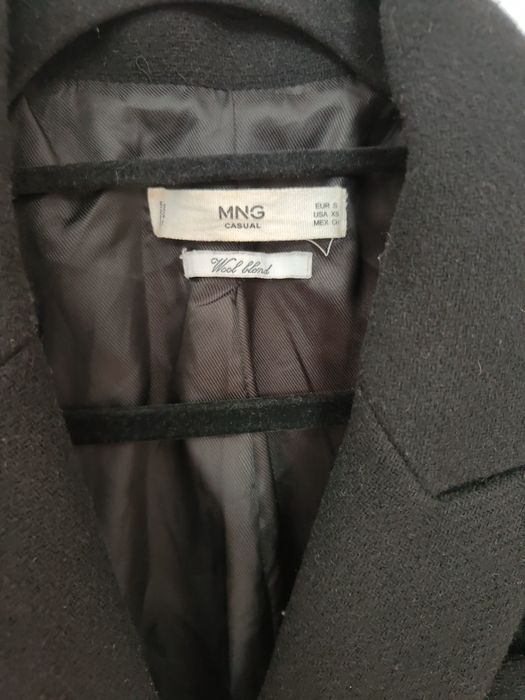 Klasyczny elegancki płaszcz z wełną