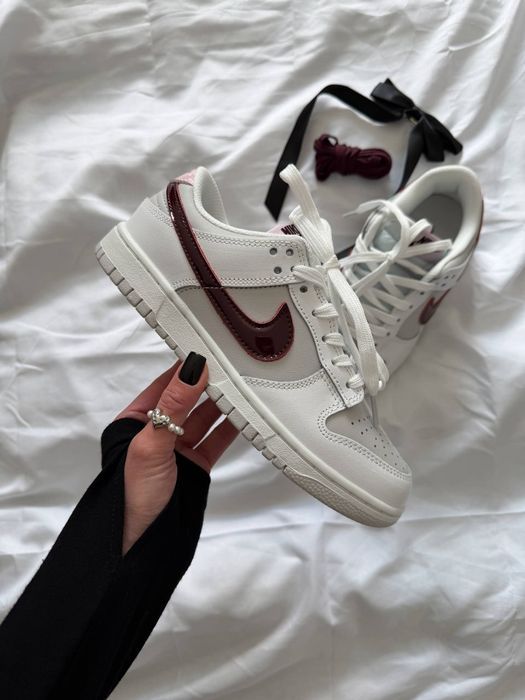 Nike Dunk SB Low Sail Burgundy Crush жіночі кросівки найк данк