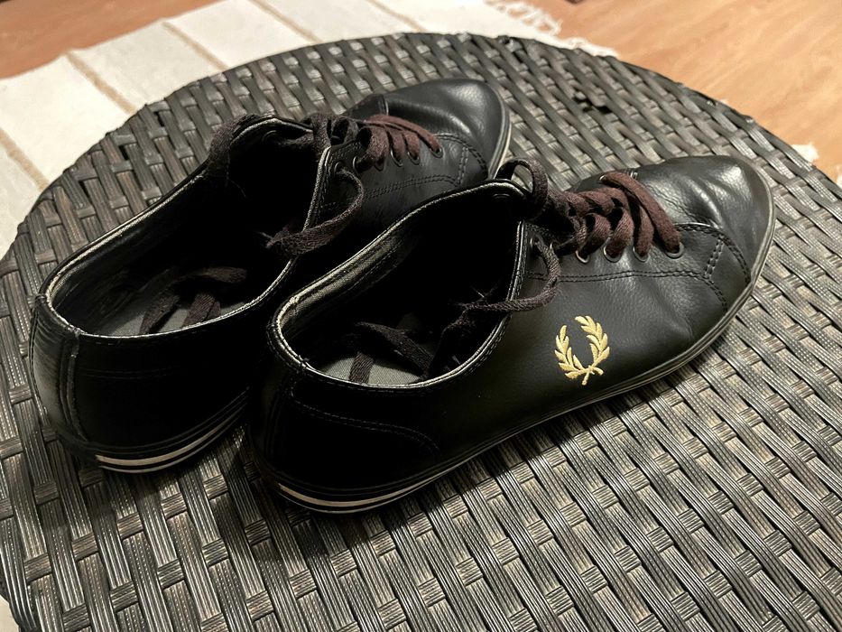 Fred Perry Kingston (Preto)(42)