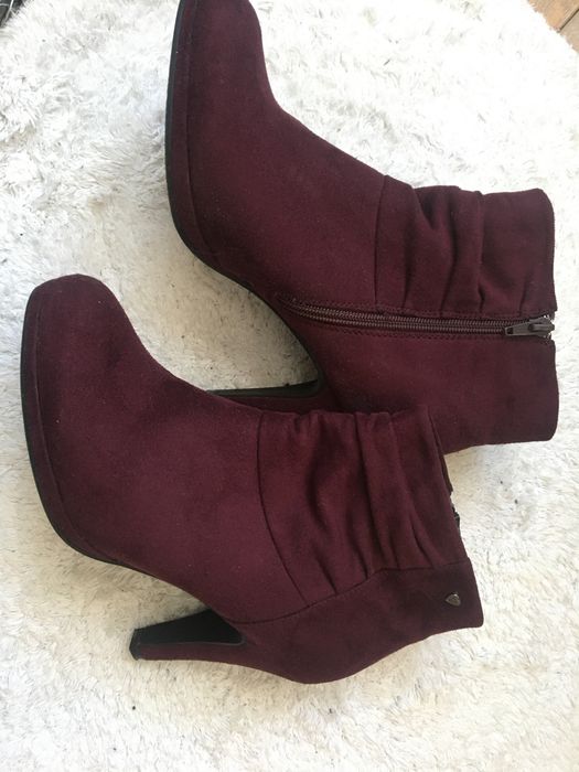 Bordowe, zamszowe botki