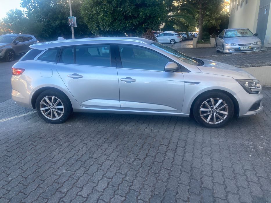 Renault Megane ST 2016/2017 Automática — Familiar (Opção PMR)