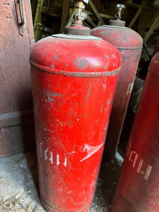 газовые баллоны( с газом полные)
