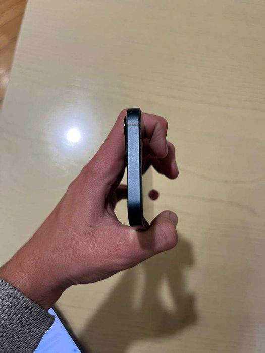 Iphone 13 темно синій