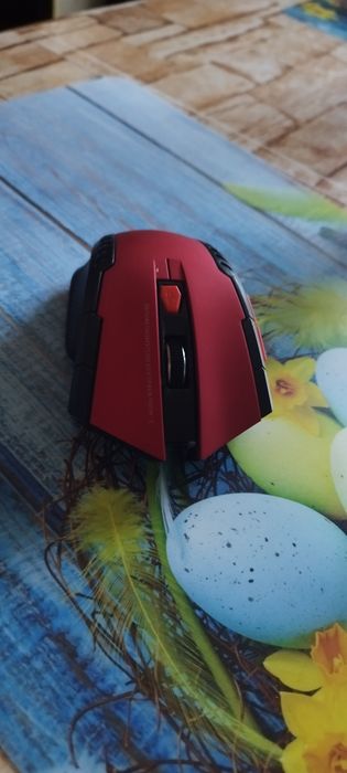 Czerwona myszka bezprzewodowa