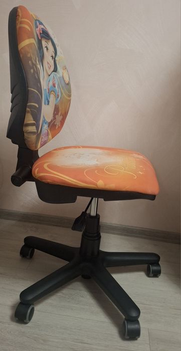 Продам десткое копьютерное  кресло