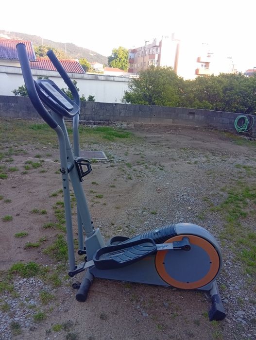 bicicleta spinning e elítica (conjunto).