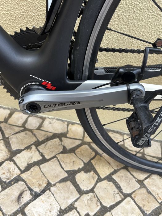 Bicicleta de estrada em carbono BH