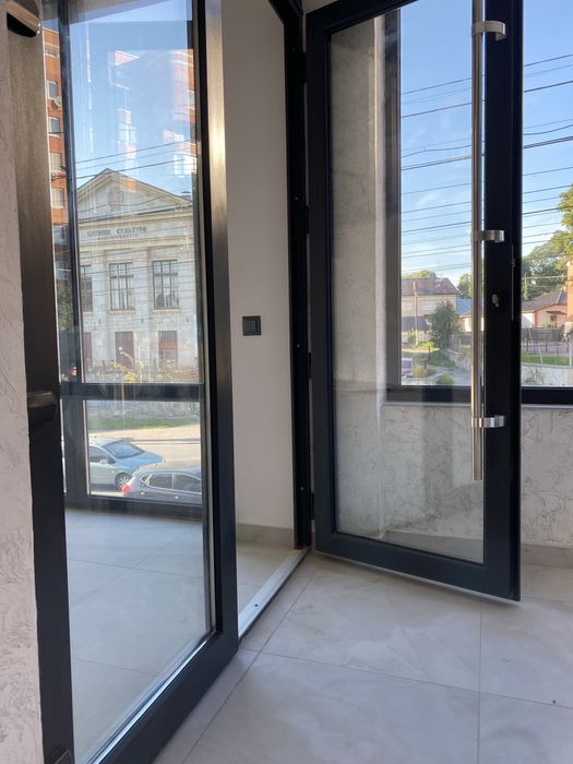 Оренда комерційного приміщення на Проспекті Степана Бандери 12А.