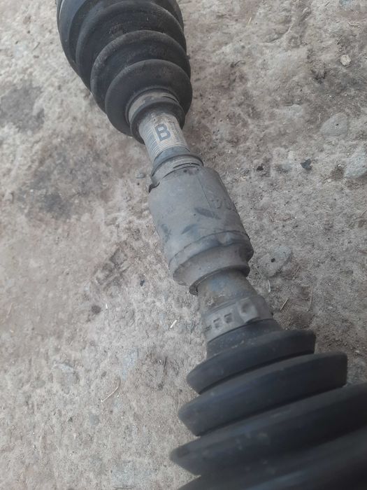 Передня ліва полуось піввісь Тойота Авенсіс т25 2.2. d-cat 177ph МКПП