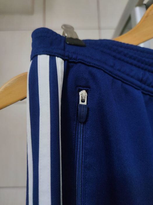 Męskie spodnie S  dresowe marki adidas w kolorze granatowym charaktery