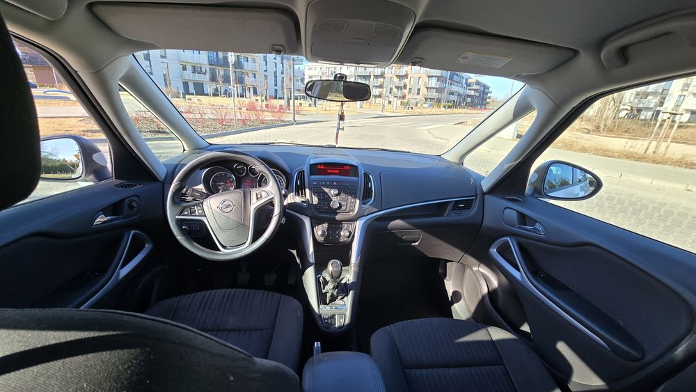 Opel Zafira 1.6 CNG,2012r,7-osobowy,nowy rozrząd,klimatyzacja,elektryk