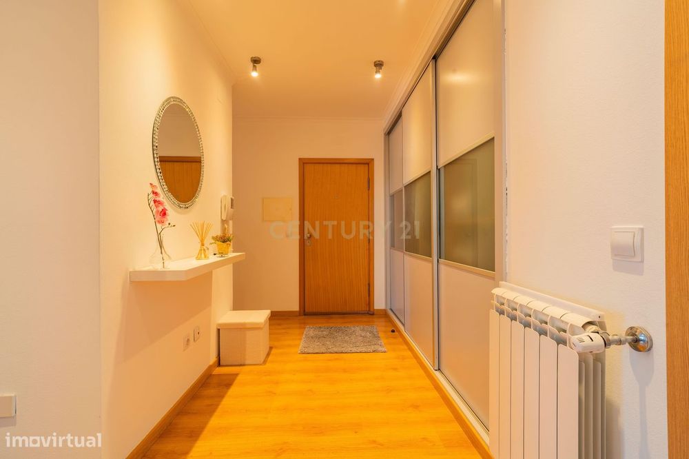 Apartamento T2 com garagem, churrasqueira e espaço exterior | Vieira d