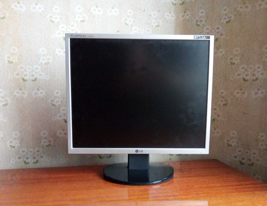 Монитор 19" LG Flatron L1953TR